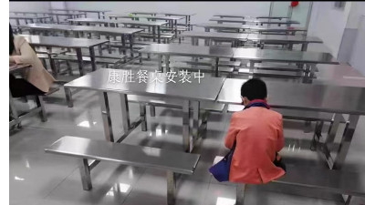 学校用不锈钢食堂餐桌耐用原因